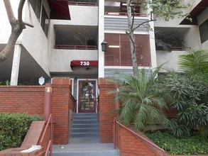 Building Photo - 730 W 4th St