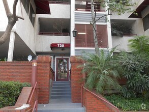 Building Photo - 730 W 4th St