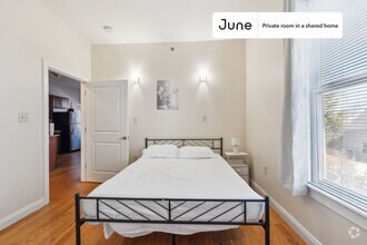 Building Photo - Private bedroom in 3 bed/1 bath Home