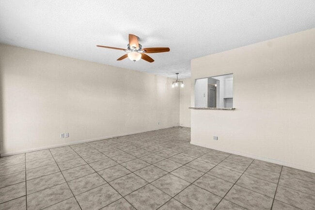 Building Photo - 52 Kingswood E