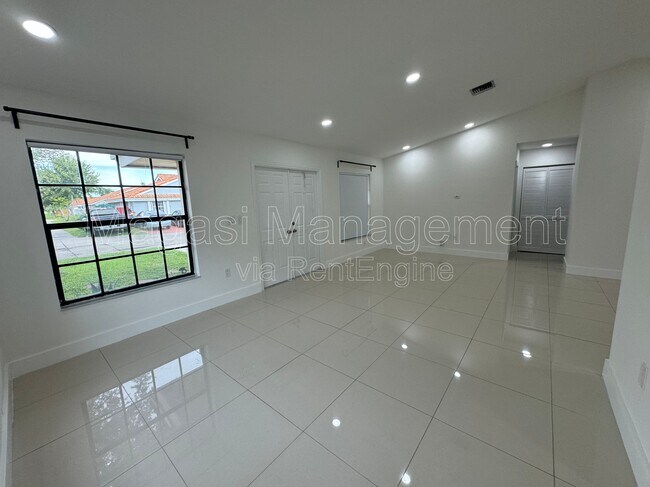 Foto del edificio - 18815 NW 83rd Ct