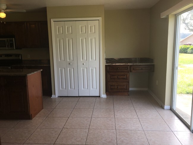 Building Photo - 721 Brenton Leaf Dr
