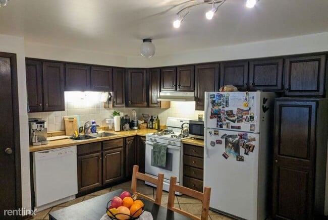 Building Photo - 2 br, 1 bath Condo - 8431 W. Bryn Mawr Ave