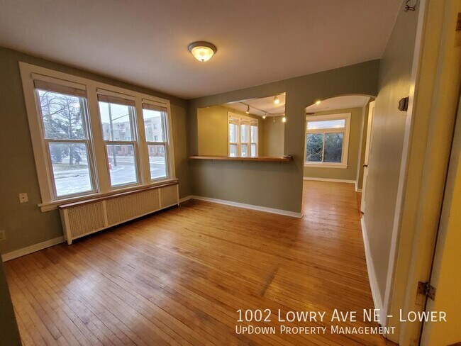 Foto del edificio - 1002 NE Lowry Ave