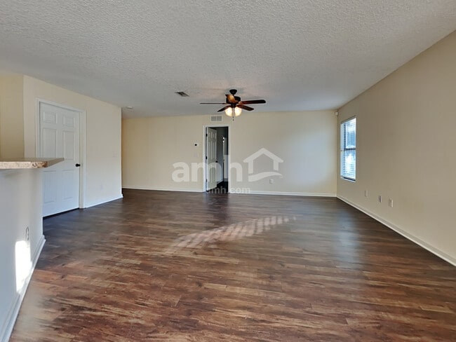 Building Photo - 9630 Mayville Dr E