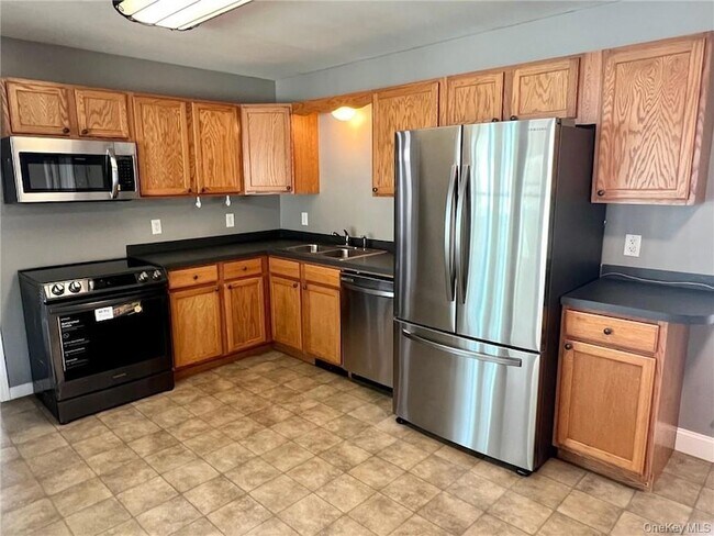 Foto del edificio - 492 Midland Lake Rd