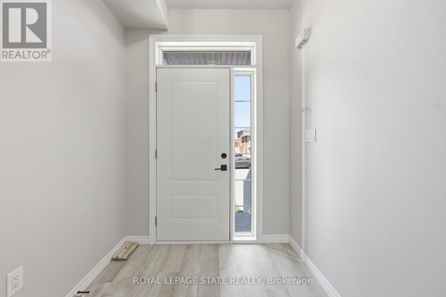 Building Photo - 37 Delena Ave S