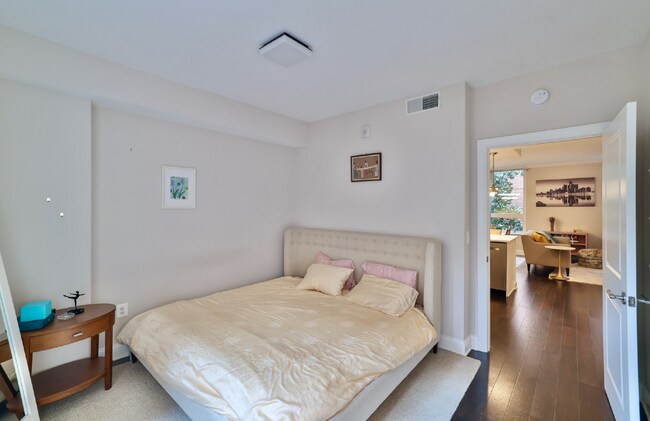 Foto del edificio - Pets Welcome!! Private Garage Parking Avai...