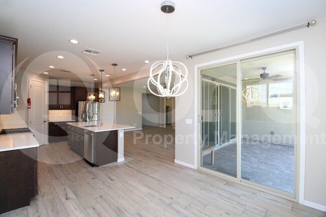 Foto del edificio - 220 S 157th Ln