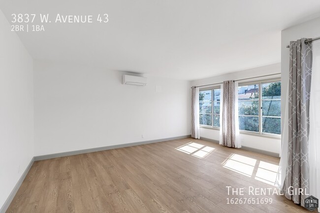 Foto del edificio - Updated & Fresh 2 Bedroom Duplex |Prime NE...