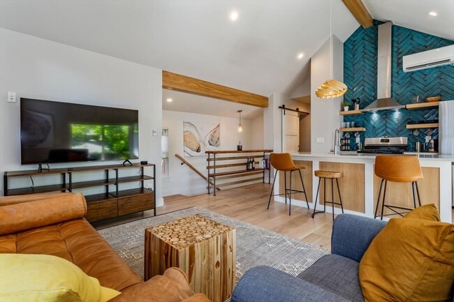 Photo - One Bedroom furnished ADU/apartment in The Highlands.