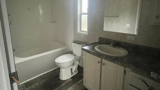 Foto del edificio - 4 Evergreen Ct