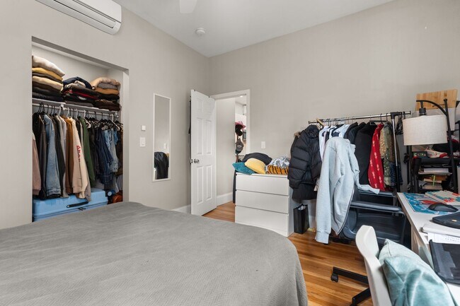 Foto del edificio - Gorgeous 1-bed/1-bath with Laundry in Unit!