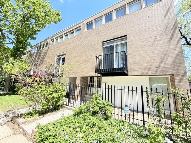 Building Photo - 5557 S Harper Ave