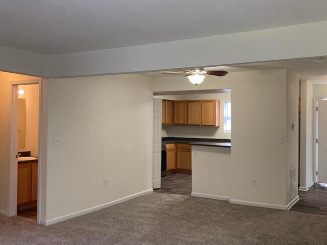 Building Photo - 2088 Shadow Ferry Dr