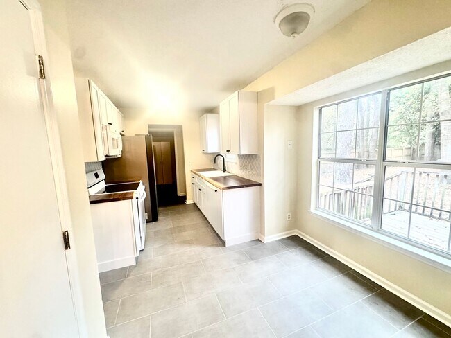 Foto del edificio - 4 Bedroom Home in Georgetown – Savannah, GA