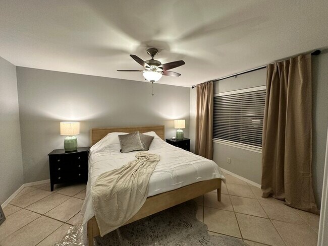 Foto del edificio - 200 Autumn Dr