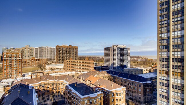Foto del edificio - 3930 N Pine Grove Ave