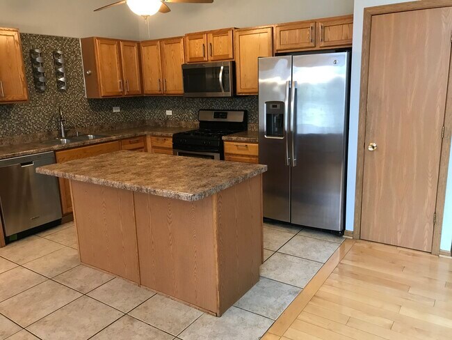 Building Photo - 20175 Oak Ln