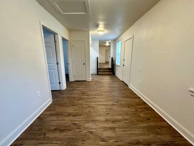 Foto del edificio - 4655 Fairfields Ave