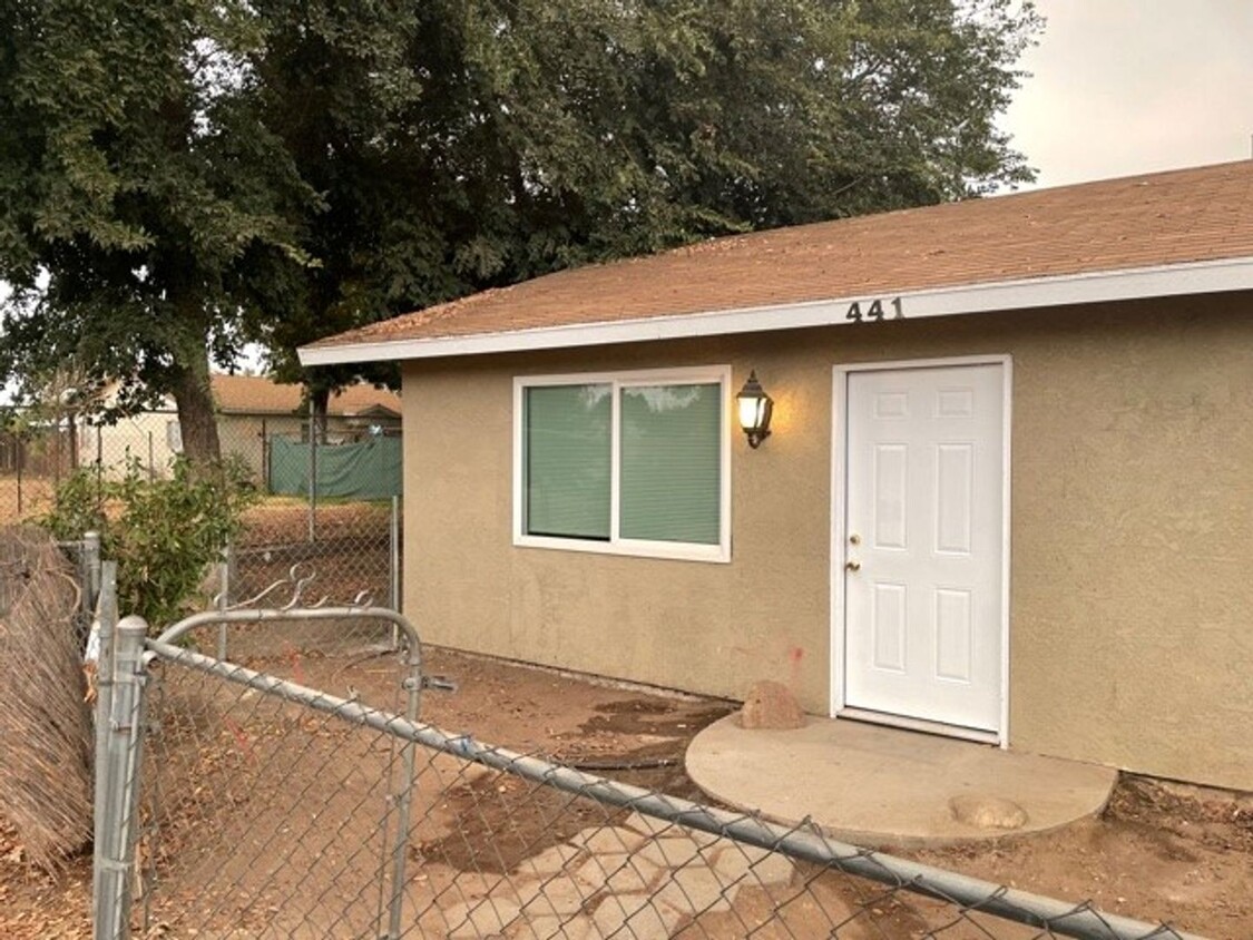 Foto principal - 3 Bedroom/2 Bath Home in Oildale - $1550 p...