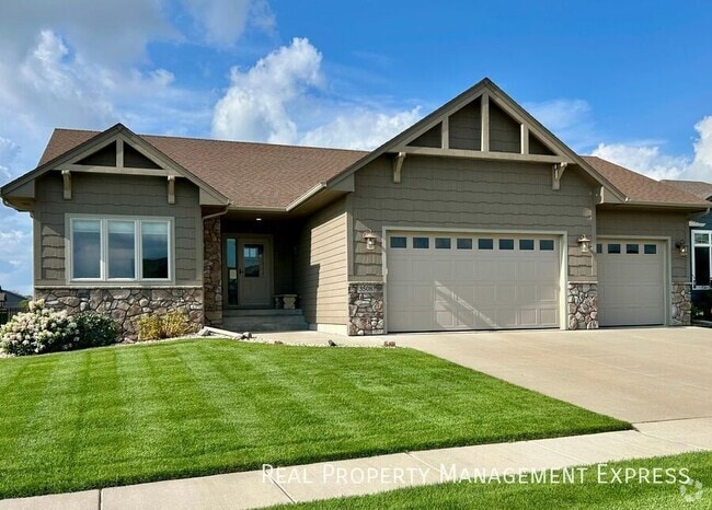 Building Photo - 4 Bedroom 3 Bathroom Home for Rent