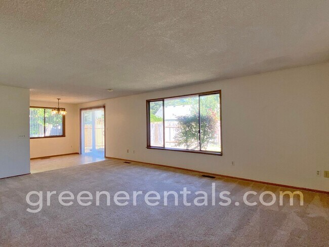Foto del edificio - Coming Soon! 3BR 1.75BA Rambler in Olympia...
