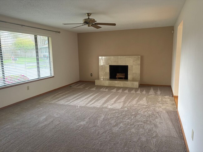 Building Photo - 3 Bed 3 Bath House