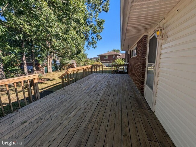 Foto del edificio - 6327 Willowood Ln