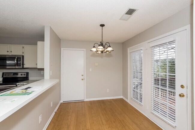 Foto del edificio - 925 Treasure Pl SW