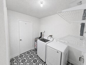 Building Photo - 2821 Duke Ln