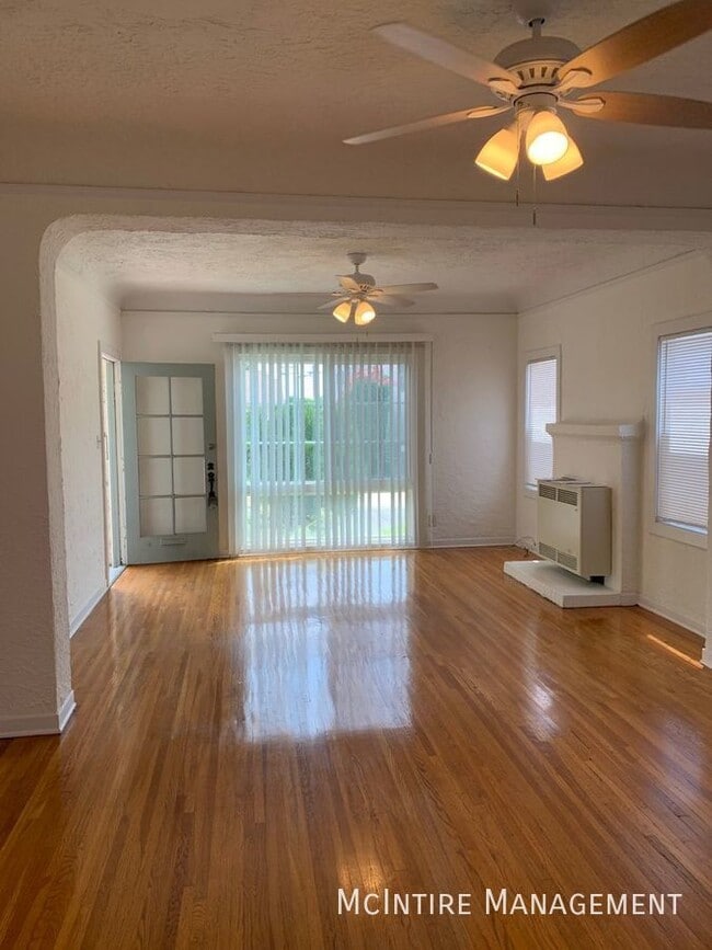 Foto del edificio - 4631 Clarissa Ave