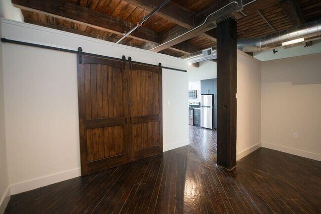 Building Photo - 806 Sampson St