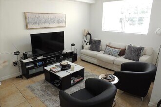Building Photo - 8899 NW 107 Ct