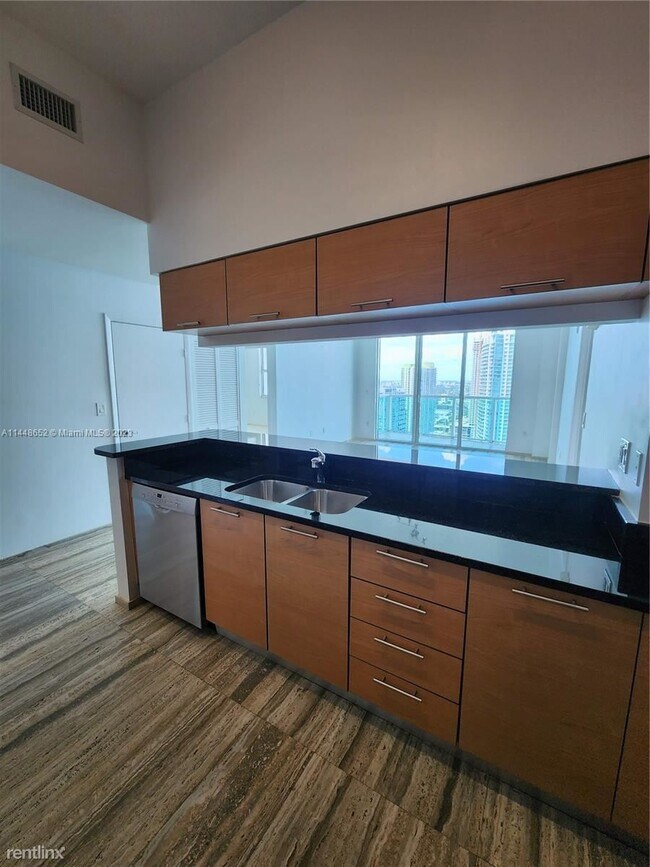 Foto del edificio - 2 br, 2 bath Condo - 31 SE 5th St Apt 4317