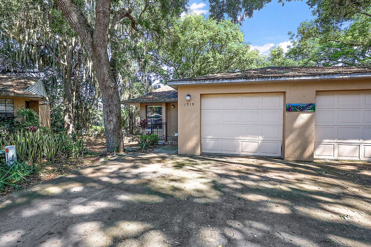 Foto principal - 1319 Shady Terrace