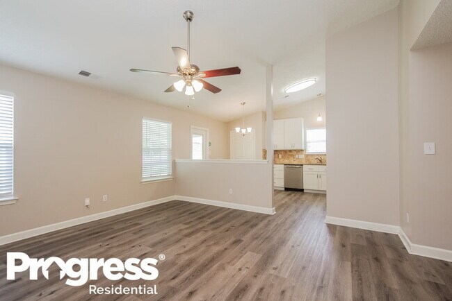 Building Photo - 533 River View Dr