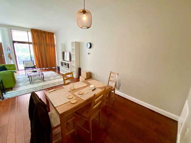 Building Photo - Charming 2 Bedroom Mt Vernon Townhome in Coveted Community!