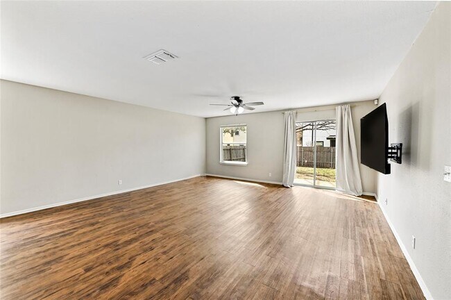 Foto del edificio - 6813 Sabrina Dr