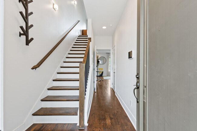 Building Photo - Beautiful 3 Bedroom City Heights Home With...