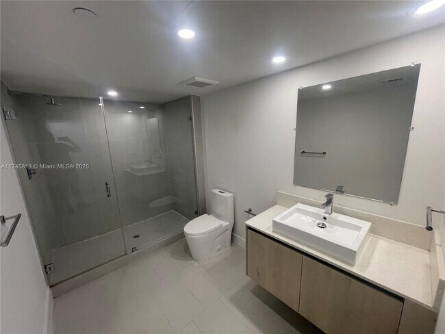 Foto del edificio - 13800 Highland Dr