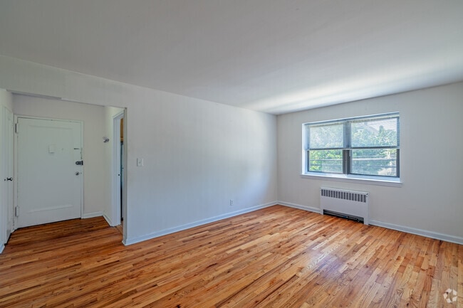 1BR, 1BA -700 SF - Living & Dining Room - King Alfred Apartments