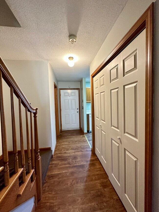 Building Photo - 18 Partridge Ct