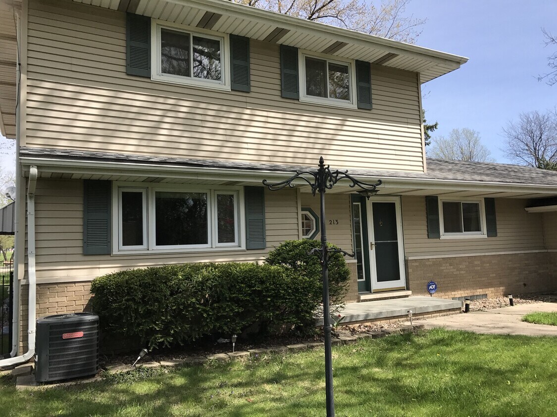 Primary Photo - 211 / 213 W Clara Ave