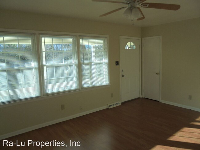 Building Photo - 3 br, 1 bath House - 1231 W. Sedgefield Dr