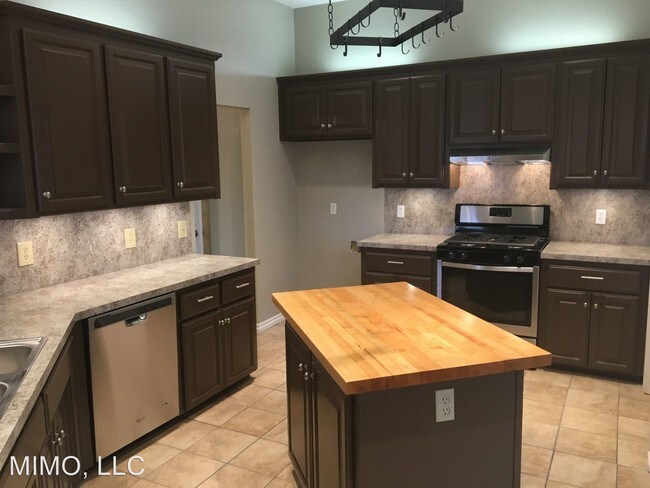 Foto del edificio - 8401 Barkwood Ln