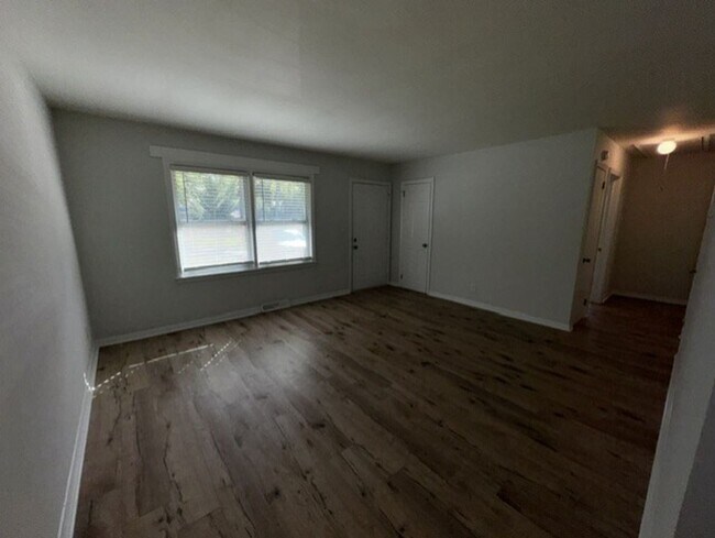 Foto del edificio - Newly renovated 2-bedroom, 1-bath duplex in Charlotte Located just minutes from NoDa, Plaza Midwo...