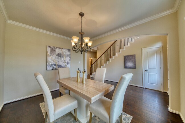 Foto del edificio - 6303 Wood Creek Ln