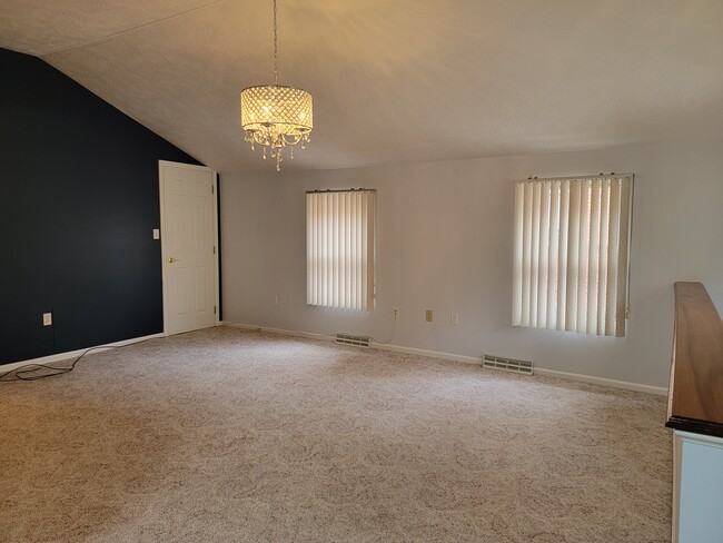 Living Room 1 - 928 W 4th St