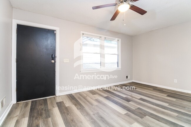 Building Photo - 410 Ravenscroft Rd
